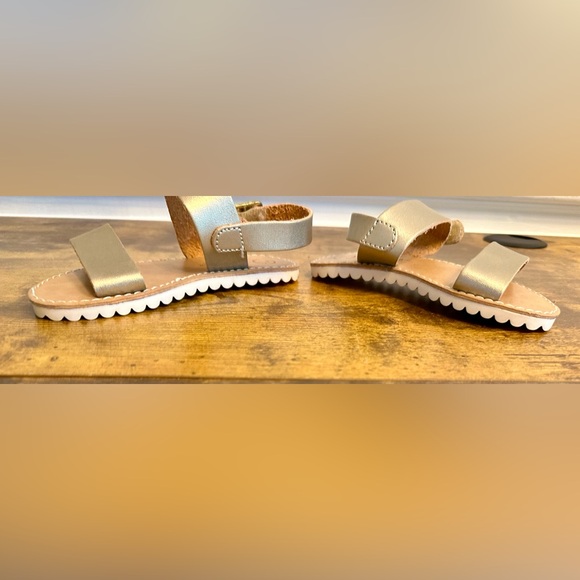 Cat & Jack Gold and Tan Sandals size 7 NEW - Picture 4 of 5